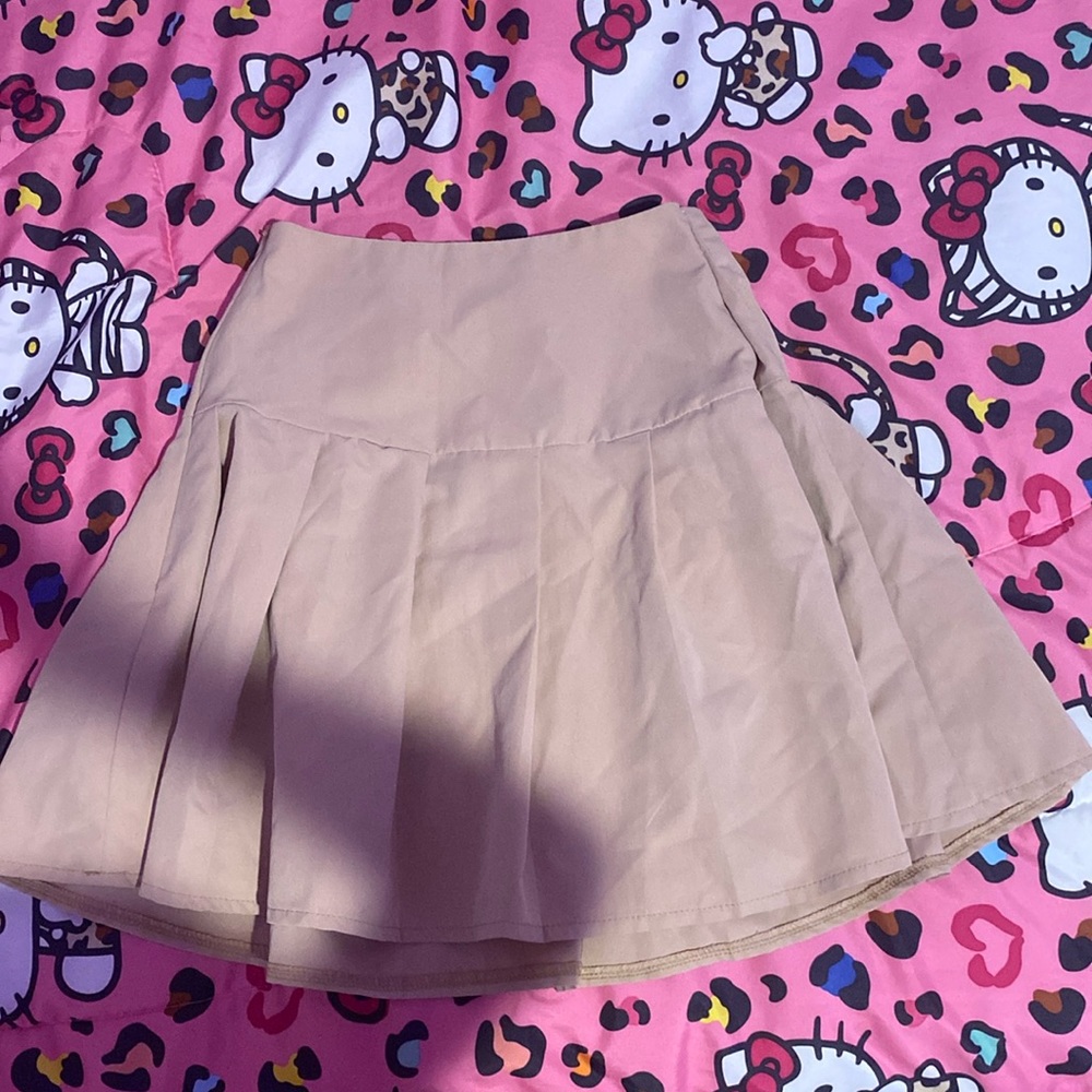 Pleated beige skirt